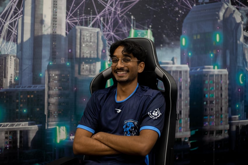 Sinthu wearing esports jersey